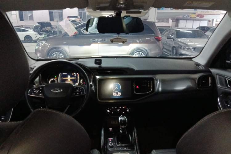 Used Chery Tiggo 8 2018 1.5 TCI Manual Luxury 5-Seater Center Console
