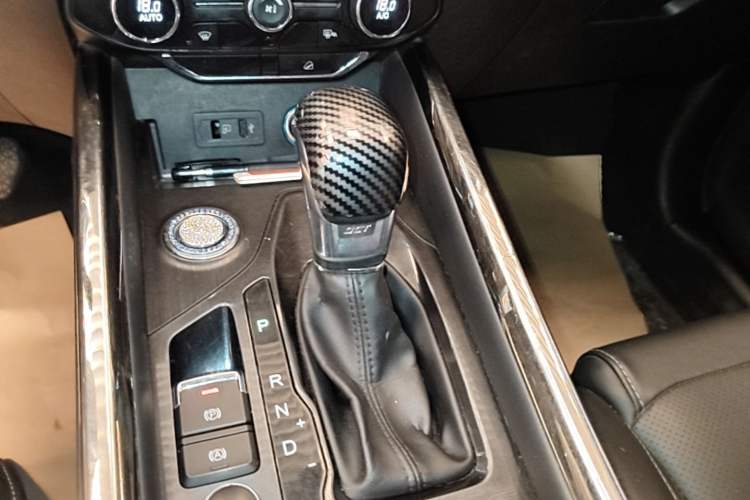 Used Chery Tiggo 8 2018 1.5 TCI Automatic Prestige 5-Seater Gear Lever