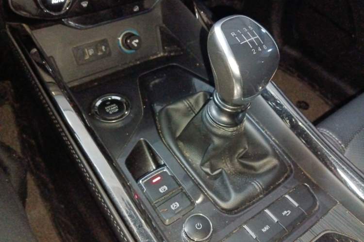 Used Chery Tiggo 8 2018 1.5 TCI Manual Luxury 5-Seater Gear Lever