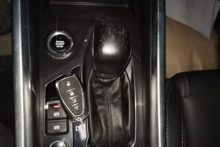 Used Chery Tiggo 8 2018 1.5 TCI Automatic Luxury 7-Seater Gear Lever