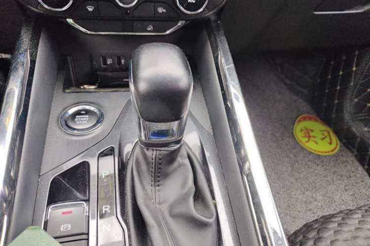 Used Chery Tiggo 8 2018 1.5 TCI Automatic Prestige 5-Seater Gear Lever