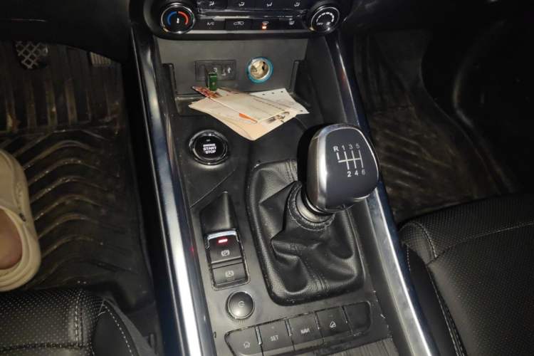 Used Chery Tiggo 8 2018 1.5 TCI Manual Luxury 5-Seater Gear Lever