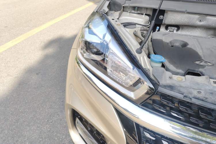 Used Chery Tiggo 8 2018 1.5 TCI Automatic Luxury Model 5 Seats Right Front Headlight