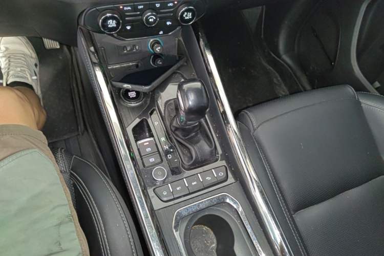 Used Chery Tiggo 8 2018 1.5 TCI Automatic Prestige 7-Seater Gear Lever