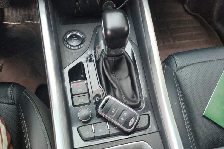 Used Chery Tiggo 8 2018 1.5 TCI Automatic Luxury 7-Seater Gear Lever