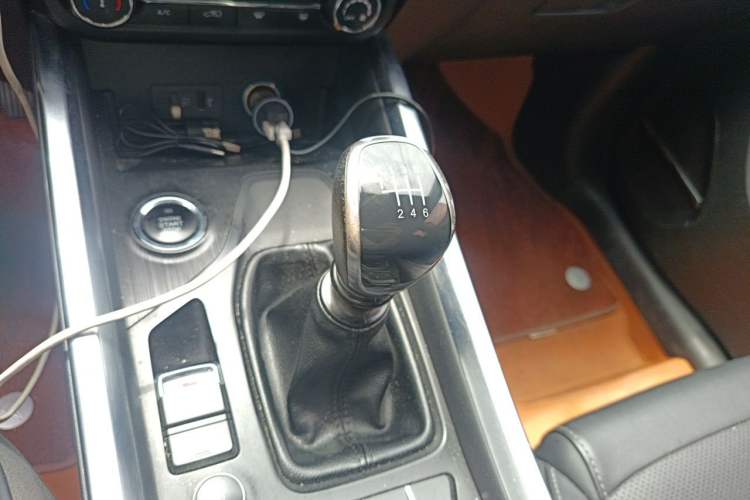 Used Chery Tiggo 8 2018 1.5 TCI Manual Luxury 7-Seater Gear Lever