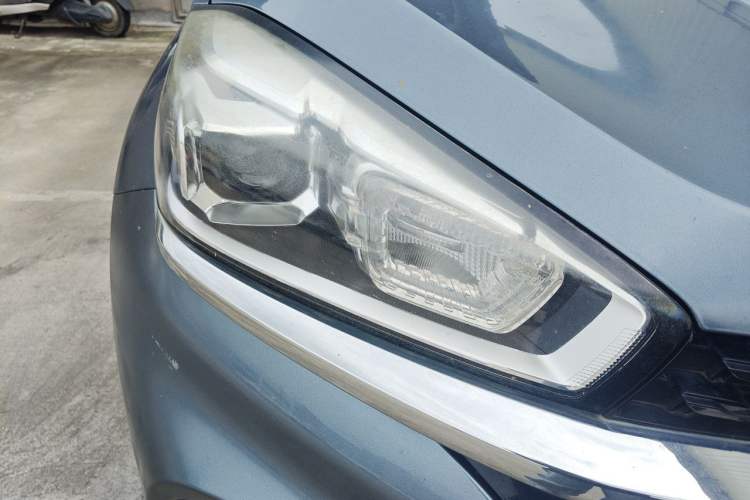 Used Chery Tiggo 8 2018 1.5 TCI Automatic Luxury Model 5 Seats Right Front Headlight