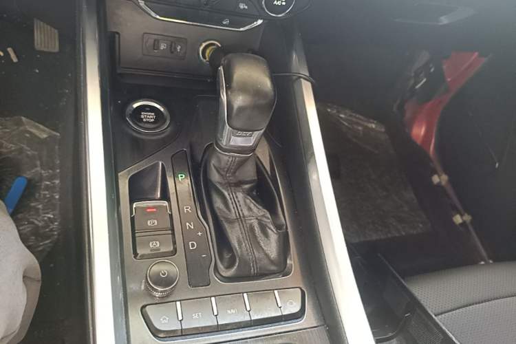 Used Chery Tiggo 8 2018 1.5 TCI Automatic Luxury 7-Seater Gear Lever