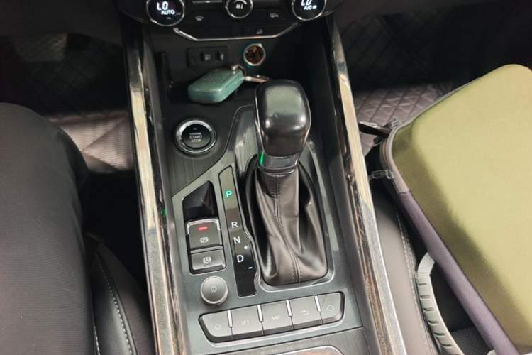 Used Chery Tiggo 8 2018 1.5 TCI Automatic Prestige 7-Seater Gear Lever