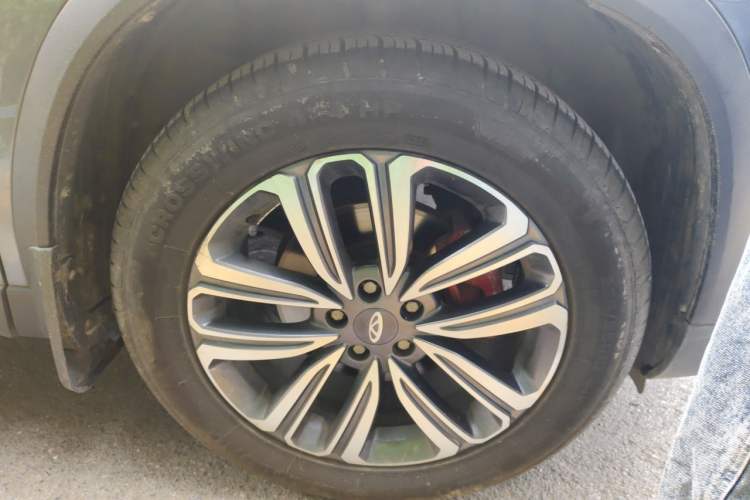 Used Chery Tiggo 8 2018 1.5 TCI Automatic Luxury Model 5 Seats Right Front Wheel Hub