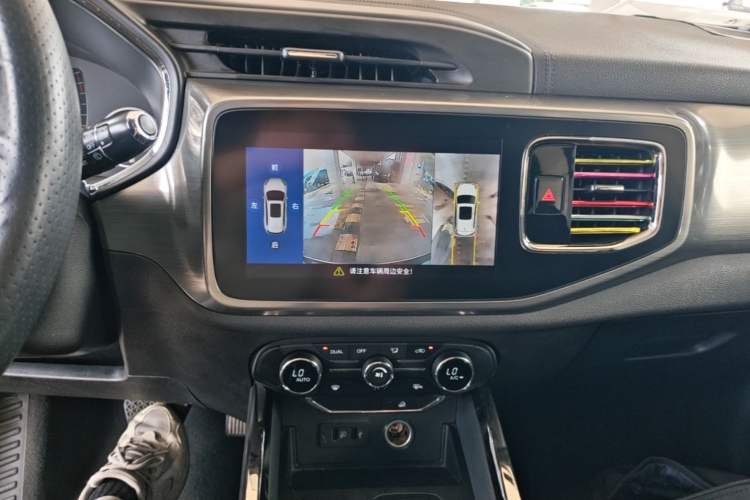 Used Chery Tiggo 8 2018 1.5 TCI Automatic Prestige 7-Seater Audio And AC Panel