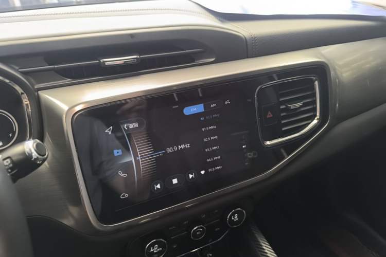 Used Chery Tiggo 8 2018 1.5 TCI Automatic Prestige 5-Seater Audio And AC Panel