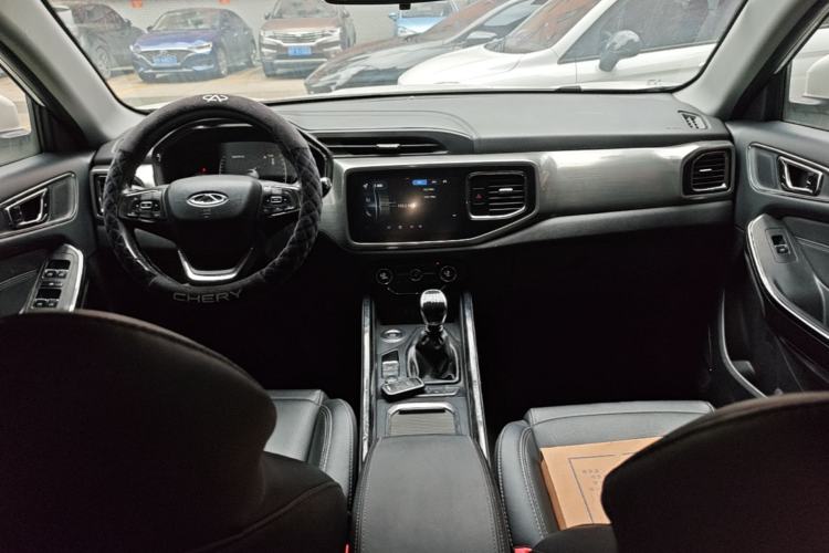 Used Chery Tiggo 8 2018 1.5 TCI Manual Prestige 7-Seater Center Console