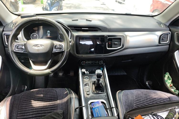 Used Chery Tiggo 8 2018 1.5 TCI Manual Luxury 5-Seater Center Console