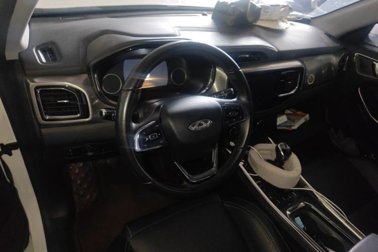 Used Chery Tiggo 8 2018 1.5 TCI Manual Prestige 7-Seater Center Console