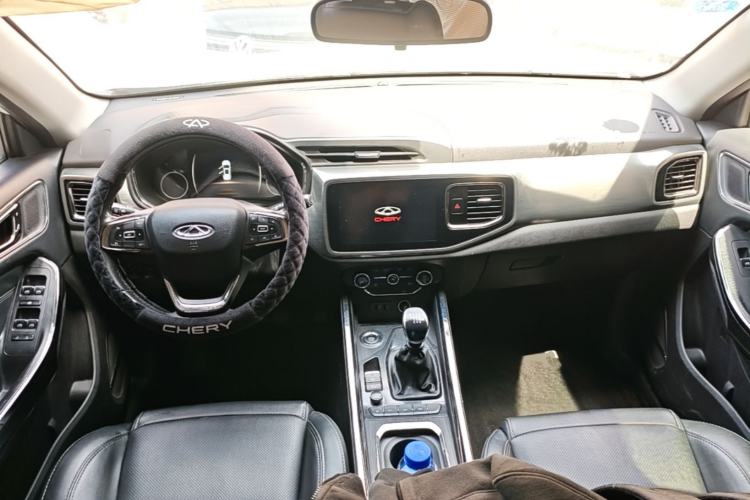 Used Chery Tiggo 8 2018 1.5 TCI Manual Prestige 7-Seater Center Console