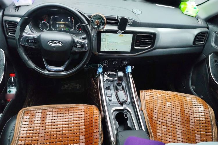 Used Chery Tiggo 8 2018 1.5 TCI Automatic Prestige 7-Seater Center Console