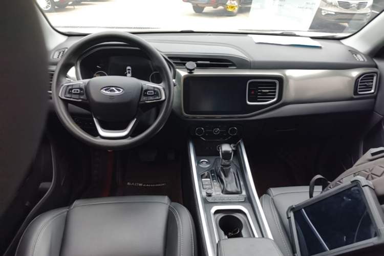 Used Chery Tiggo 8 2018 1.5 TCI Automatic Luxury Model 5 Seats Center Console