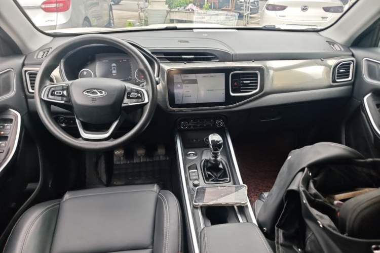 Used Chery Tiggo 8 2018 1.5 TCI Manual Luxury 7-Seater Center Console