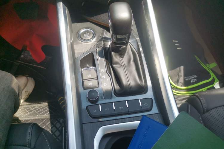 Used Chery Tiggo 8 2018 1.5 TCI Automatic Luxury 7-Seater Gear Lever