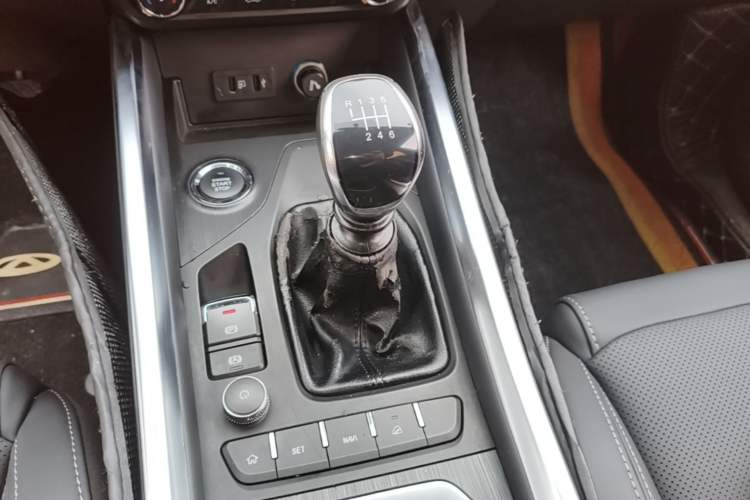 Used Chery Tiggo 8 2018 1.5 TCI Manual Luxury 5-Seater Gear Lever
