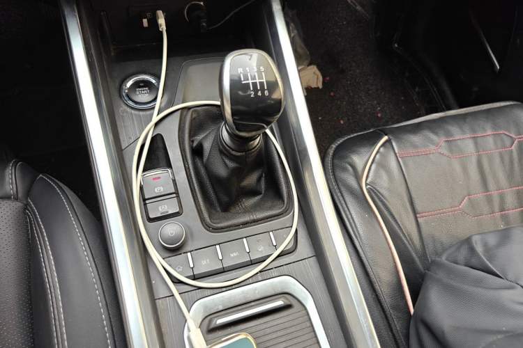 Used Chery Tiggo 8 2018 1.5 TCI Manual Luxury 5-Seater Gear Lever