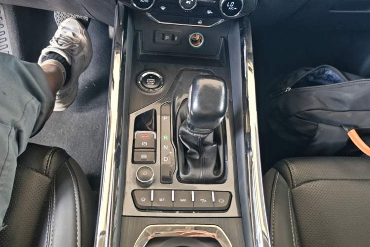 Used Chery Tiggo 8 2018 1.5 TCI Automatic Prestige 7-Seater Gear Lever