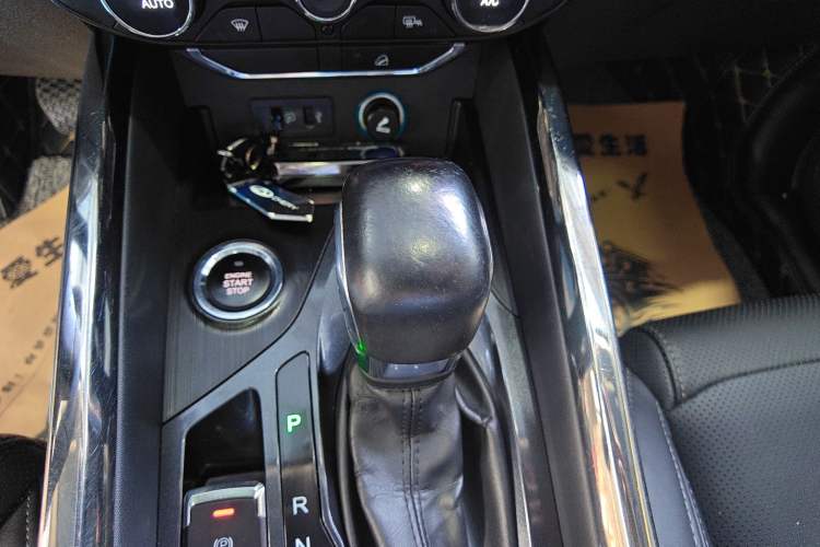 Used Chery Tiggo 8 2018 1.5 TCI Automatic Prestige 5-Seater Gear Lever