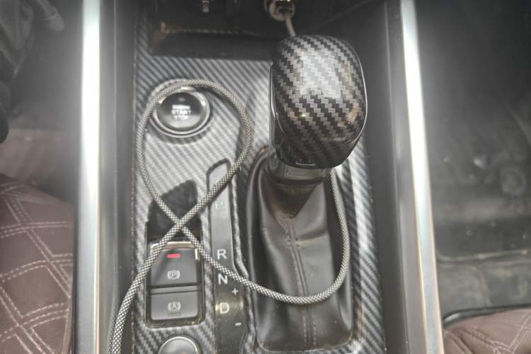 Used Chery Tiggo 8 2018 1.5 TCI Automatic Luxury 7-Seater Gear Lever