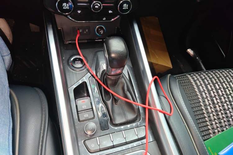 Used Chery Tiggo 8 2018 1.5 TCI Automatic Luxury 7-Seater Gear Lever