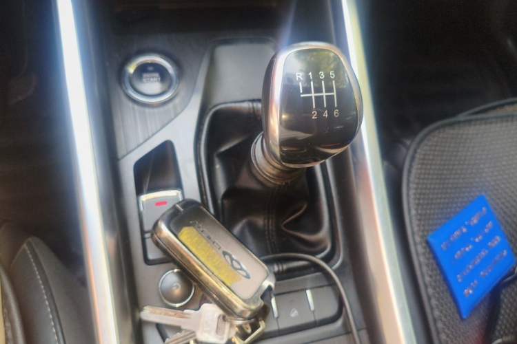 Used Chery Tiggo 8 2018 1.5 TCI Manual Luxury 5-Seater Gear Lever