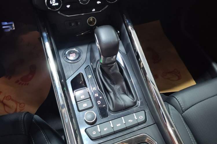 Used Chery Tiggo 8 2018 1.5 TCI Automatic Prestige 5-Seater Gear Lever