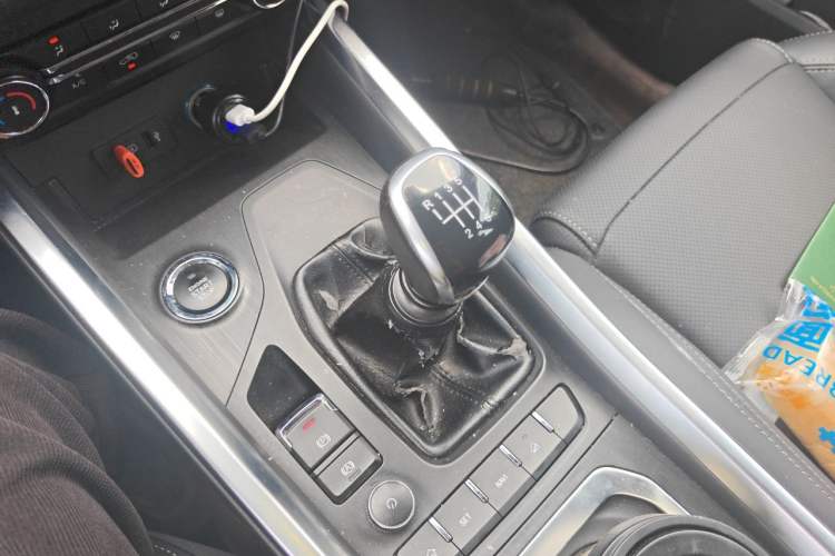 Used Chery Tiggo 8 2018 1.5 TCI Manual Luxury 7-Seater Gear Lever