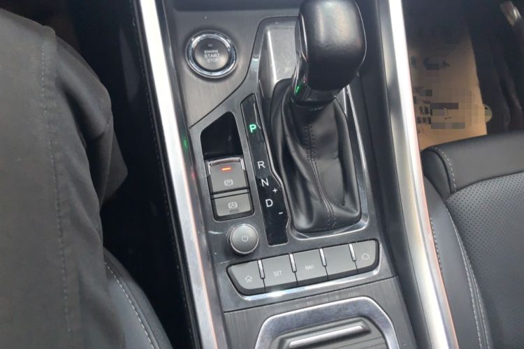 Used Chery Tiggo 8 2018 1.5 TCI Automatic Luxury 7-Seater Gear Lever