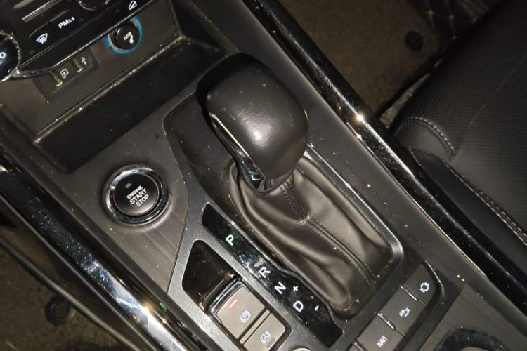 Used Chery Tiggo 8 2018 1.5 TCI Automatic Flagship 7-Seater Gear Lever