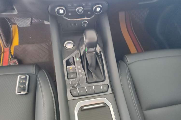 Used Chery Tiggo 8 2018 1.5 TCI Automatic Exclusive Edition 7-Seater Gear Lever