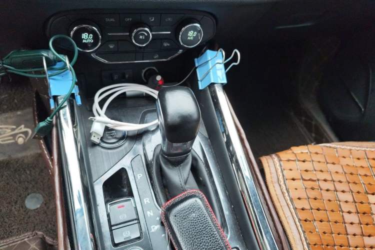Used Chery Tiggo 8 2018 1.5 TCI Automatic Prestige 7-Seater Gear Lever