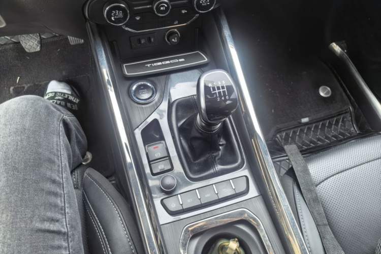 Used Chery Tiggo 8 2018 1.5 TCI Manual Luxury 5-Seater Gear Lever