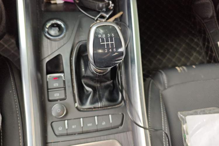 Used Chery Tiggo 8 2018 1.5 TCI Manual Luxury 5-Seater Gear Lever
