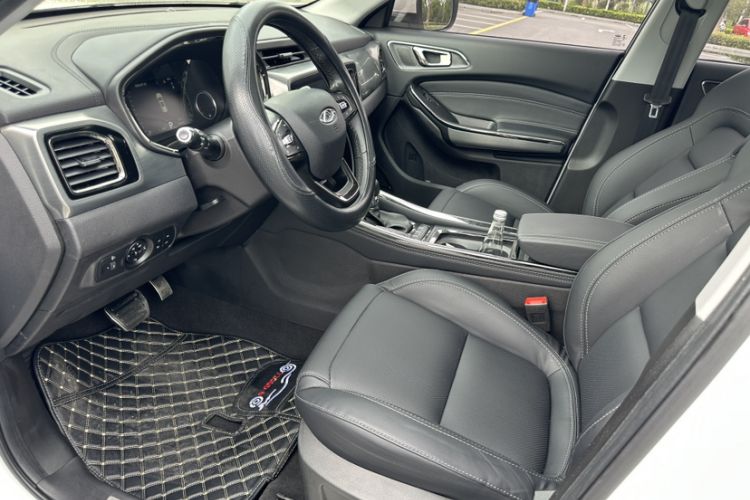 Used Chery Tiggo 8 2018 1.5 TCI Automatic Flagship Model 5-Seater Interior 4