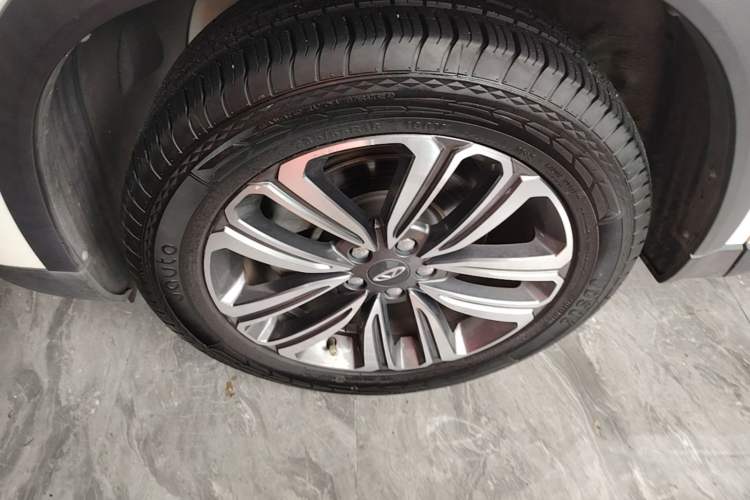 Used Chery Tiggo 8 2018 1.5 TCI Automatic Luxury Model 5 Seats Left Front Wheel Hub
