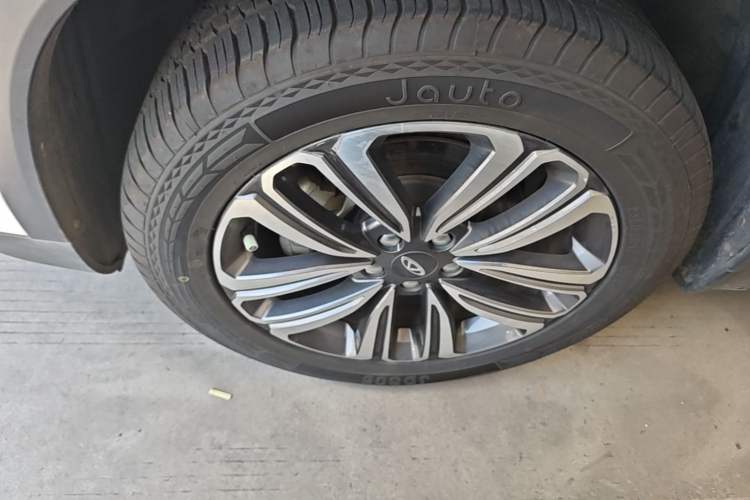 Used Chery Tiggo 8 2018 1.5 TCI Automatic Luxury Model 5 Seats Left Front Wheel Hub