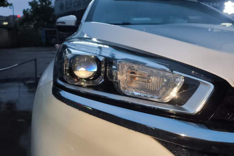 Used Chery Tiggo 8 2018 1.5 TCI Automatic Prestige 7-Seater Right Front Headlight