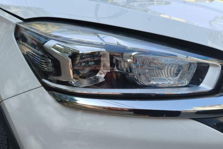 Used Chery Tiggo 8 2018 1.5 TCI Manual Luxury 5-Seater Right Front Headlight