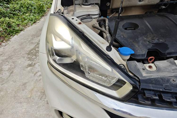 Used Chery Tiggo 8 2018 1.5 TCI Manual Luxury 5-Seater Right Front Headlight