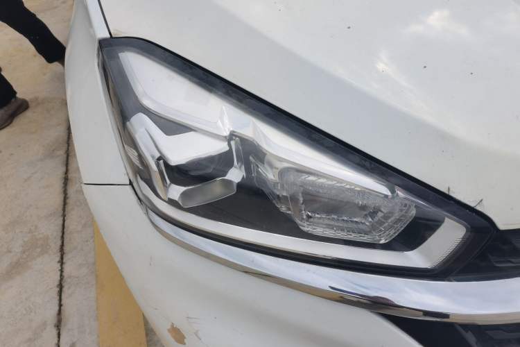 Used Chery Tiggo 8 2018 1.5 TCI Automatic Luxury Model 5 Seats Right Front Headlight
