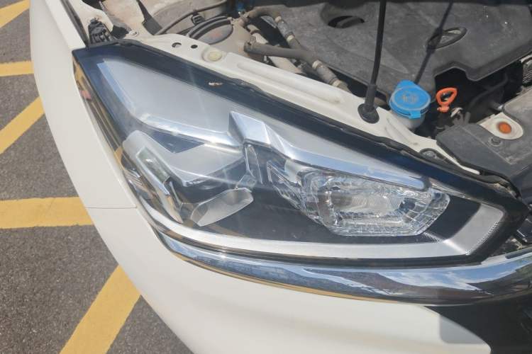 Used Chery Tiggo 8 2018 1.5 TCI Manual Luxury 7-Seater Right Front Headlight