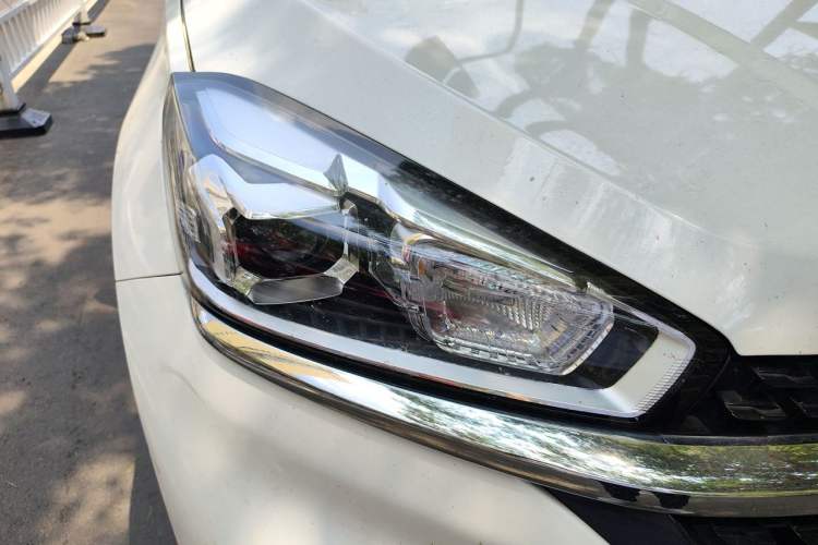 Used Chery Tiggo 8 2018 1.5 TCI Manual Luxury 5-Seater Right Front Headlight