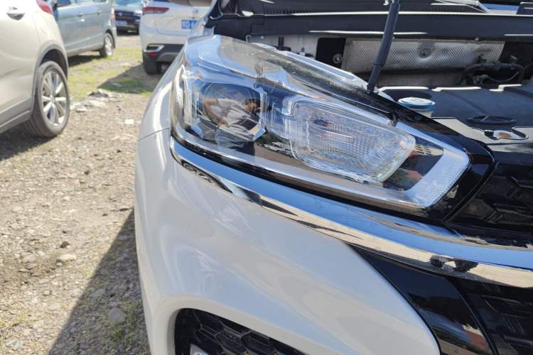 Used Chery Tiggo 8 2018 1.5 TCI Manual Luxury 5-Seater Right Front Headlight