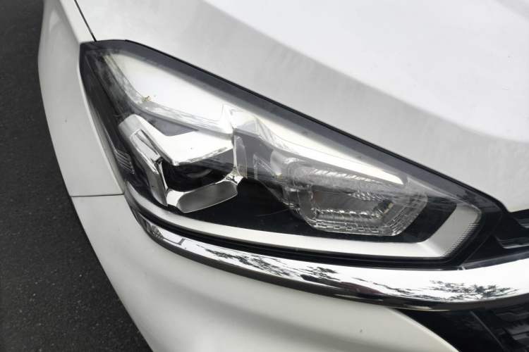 Used Chery Tiggo 8 2018 1.5 TCI Automatic Luxury Model 5 Seats Right Front Headlight